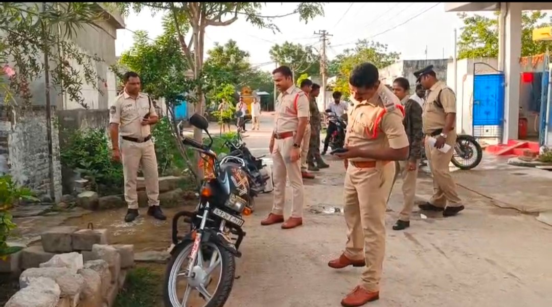 సిరిసిల్ల పోలీసుల ఉక్కుపాదం....60 బైకులు 3 లీటర్ల మద్యం స్వాధీనం  - Additional Image