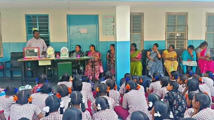 సూక్ష్మ కళా రూపాలతో ఆకట్టుకున్న జక్కనపల్లి రాము 