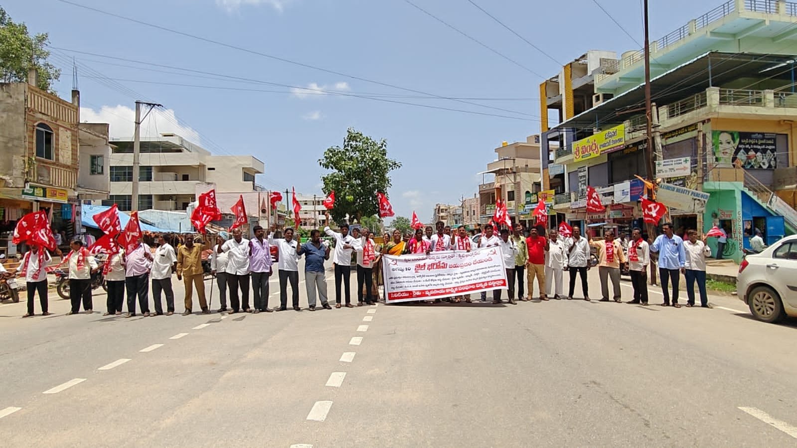దేశ సంపదను కొల్లగొడుతున్న విధానాలను రద్దు చేయాలి  - Additional Image