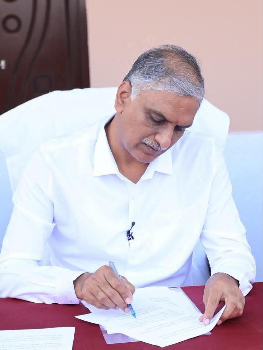 తక్షణమే కాళేశ్వరం మోటార్లు ఆన్ చేయండి :మాజీ మంత్రి  హరీష్ రావు డిమాండ్