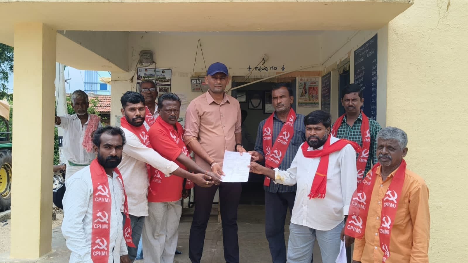 అయినాపూర్‌లో సీపీఎం ధర్నా