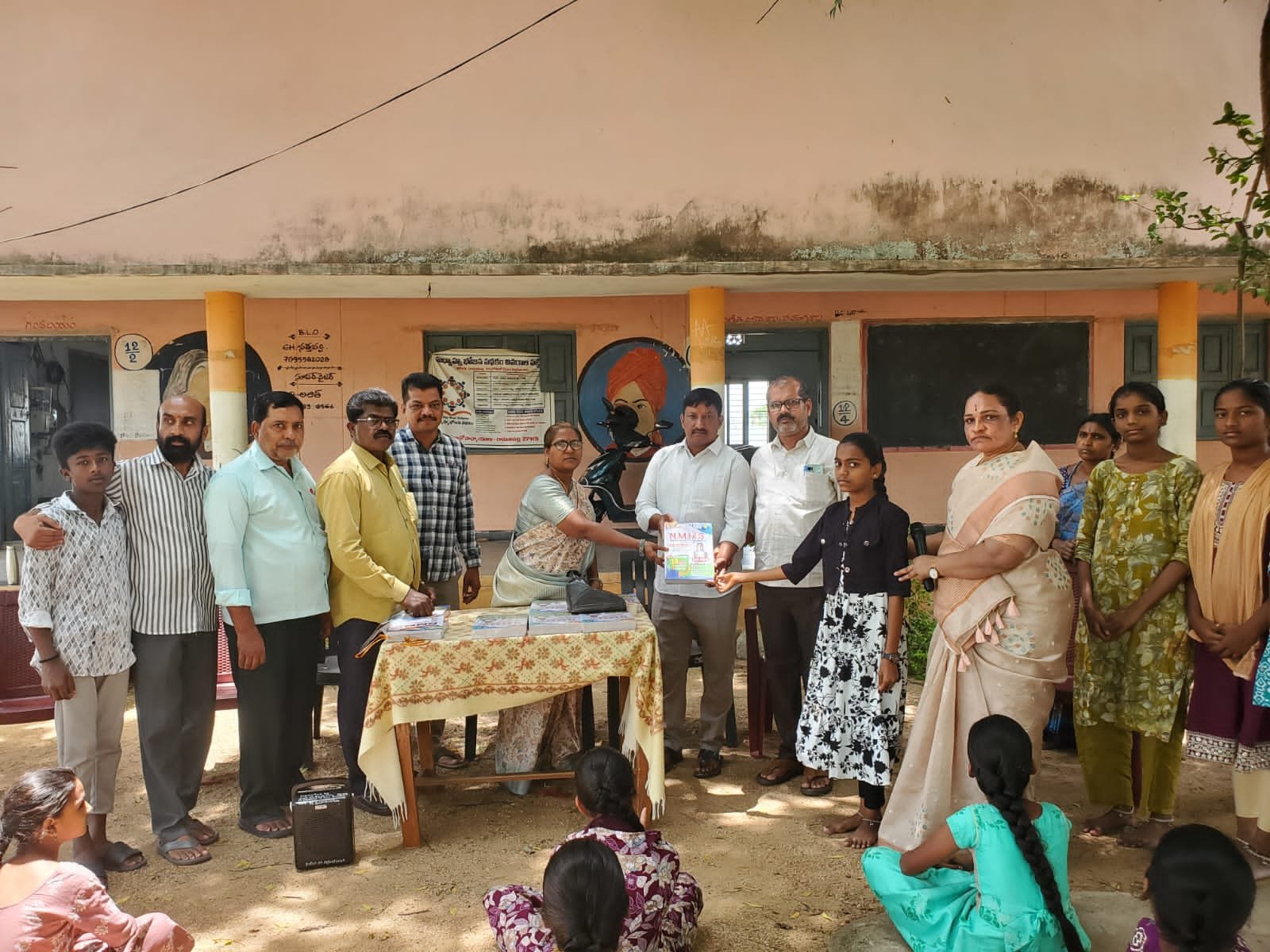 విద్యార్థులకు అండగా యువ నాయకుడు ఆకుల శివకుమార్ 