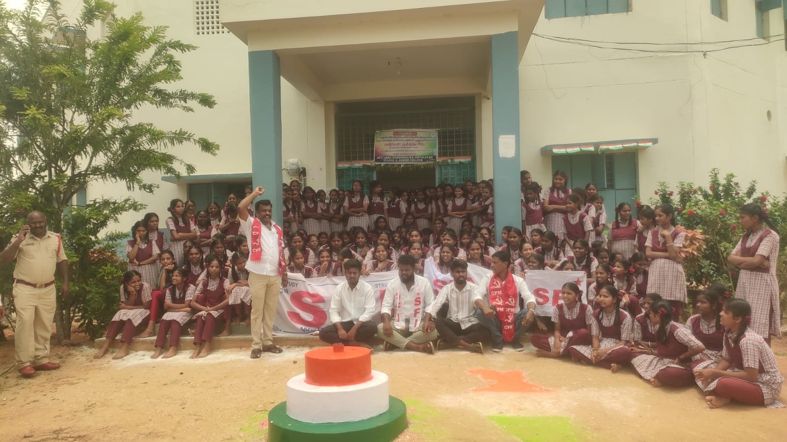 పిండిలో పురుగులు... కుళ్ళిన కూరగాయలు, పండ్లు.. ఇది మద్దూరు కేజీబీవీ పరిస్థితి: ఎస్ఎఫ్ఐ,సిపిఎం ఆరోపణ