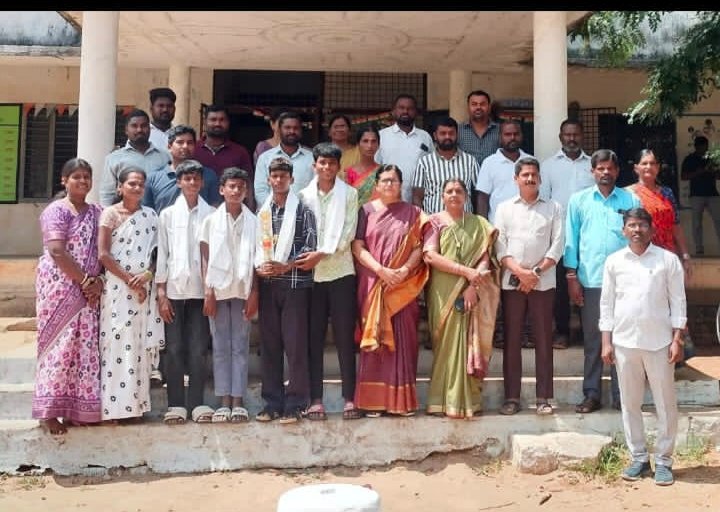 జిల్లా స్థాయి కబడ్డీ పోటీలకు ఎంపికైన విద్యార్థులను సన్మానించిన దుద్దెడ క్లబ్ సభ్యులు 