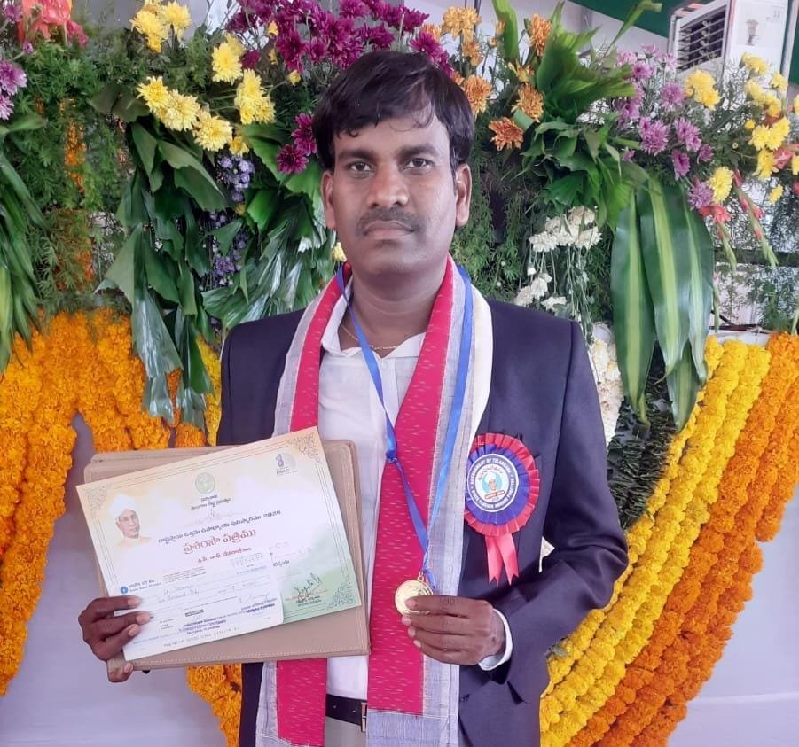 ప్రభుత్వ బడికి వన్నె తెస్తున్న ఆదర్శ ఉపాధ్యాయుడు చేగూరి దేవరాజ్
