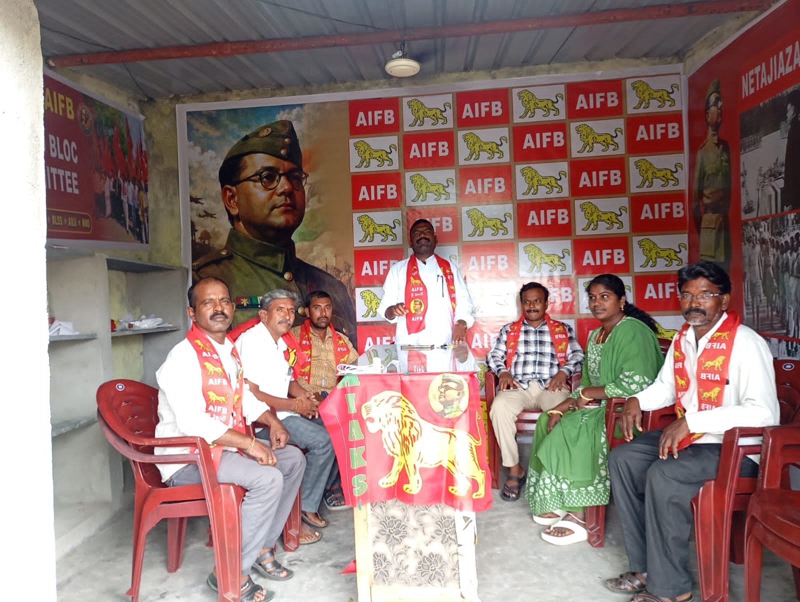 అక్రమంగా కబ్జా చేసిన భూములను స్వాధీనం చేసుకొని పేదలకు పెంచాలి: అందే బీరన్న డిమాండ్