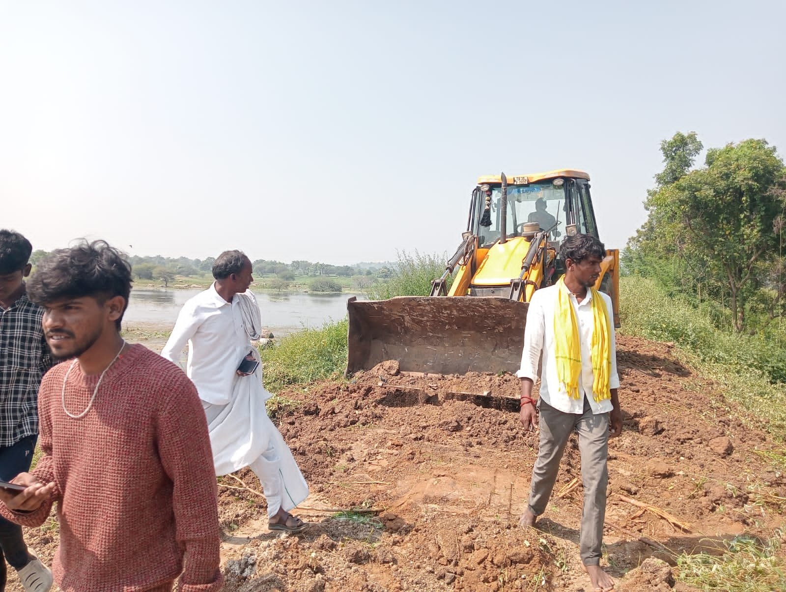 కొంపల్లిలో సొంత ఖర్చులతో బతుకమ్మకు బంగారు బాట..!