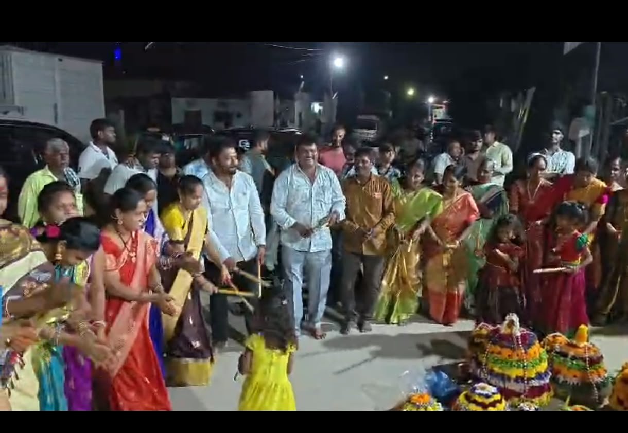 మహిళల ఐక్యతతోనే పండుగలకు మరింత శోభ: శ్రీనివాస్ గౌడ్